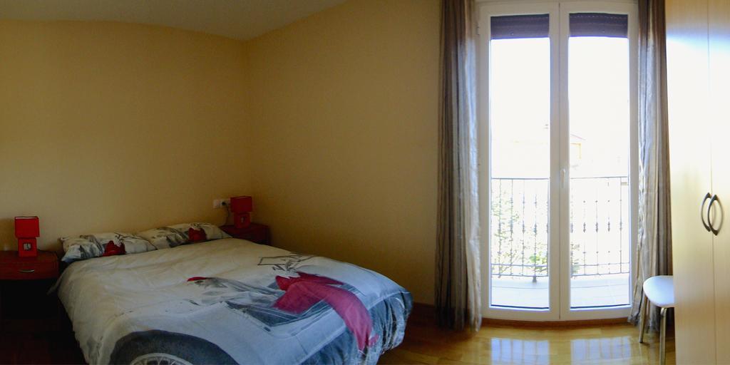 Apartamentos Enériz Habitación foto