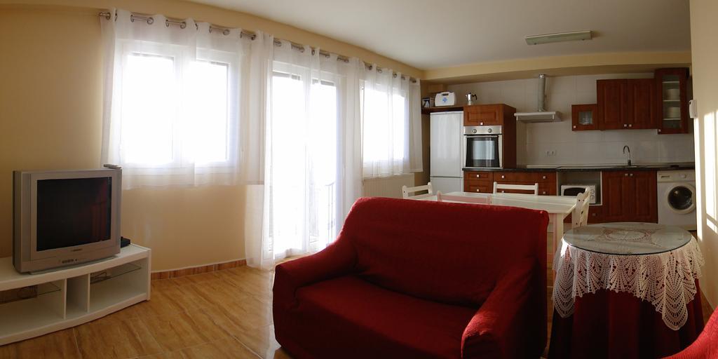 Apartamentos Enériz Habitación foto